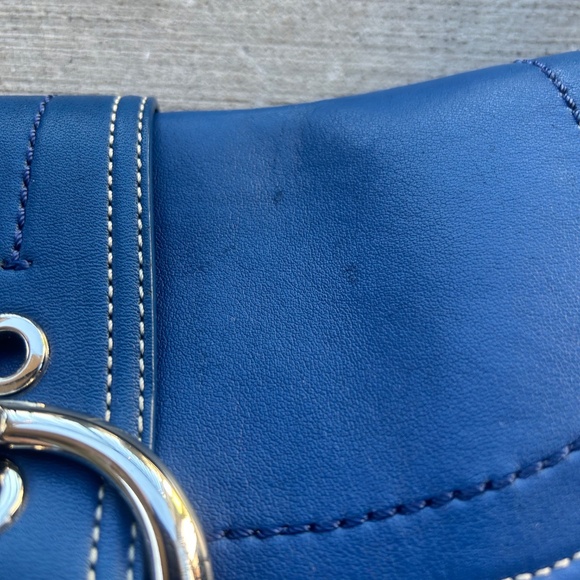 Vintage Soho Coach Shoulder Bag Blue Leather with Silver Buckle - Picture 3 of 14